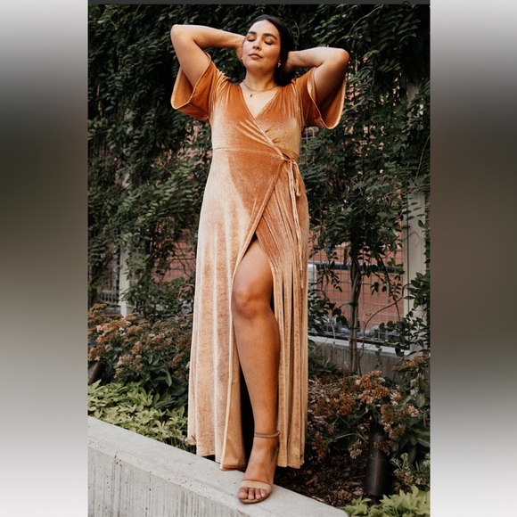 Baltic Born Dresses & Skirts - EUC Baltic Born Meghan Velvet Wrap Dress